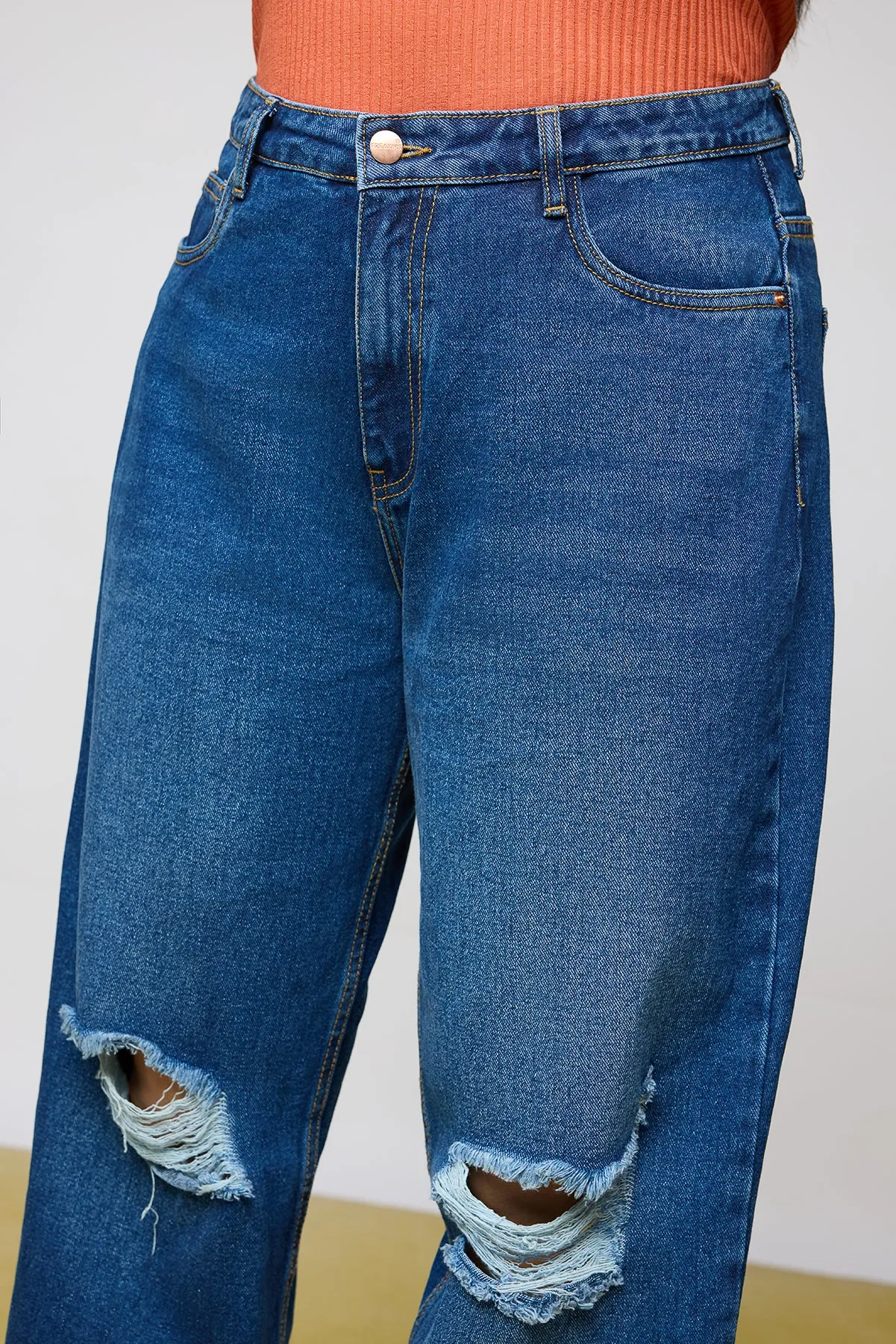 Iconic Knee-Distressed Curve Wide-Leg jeans