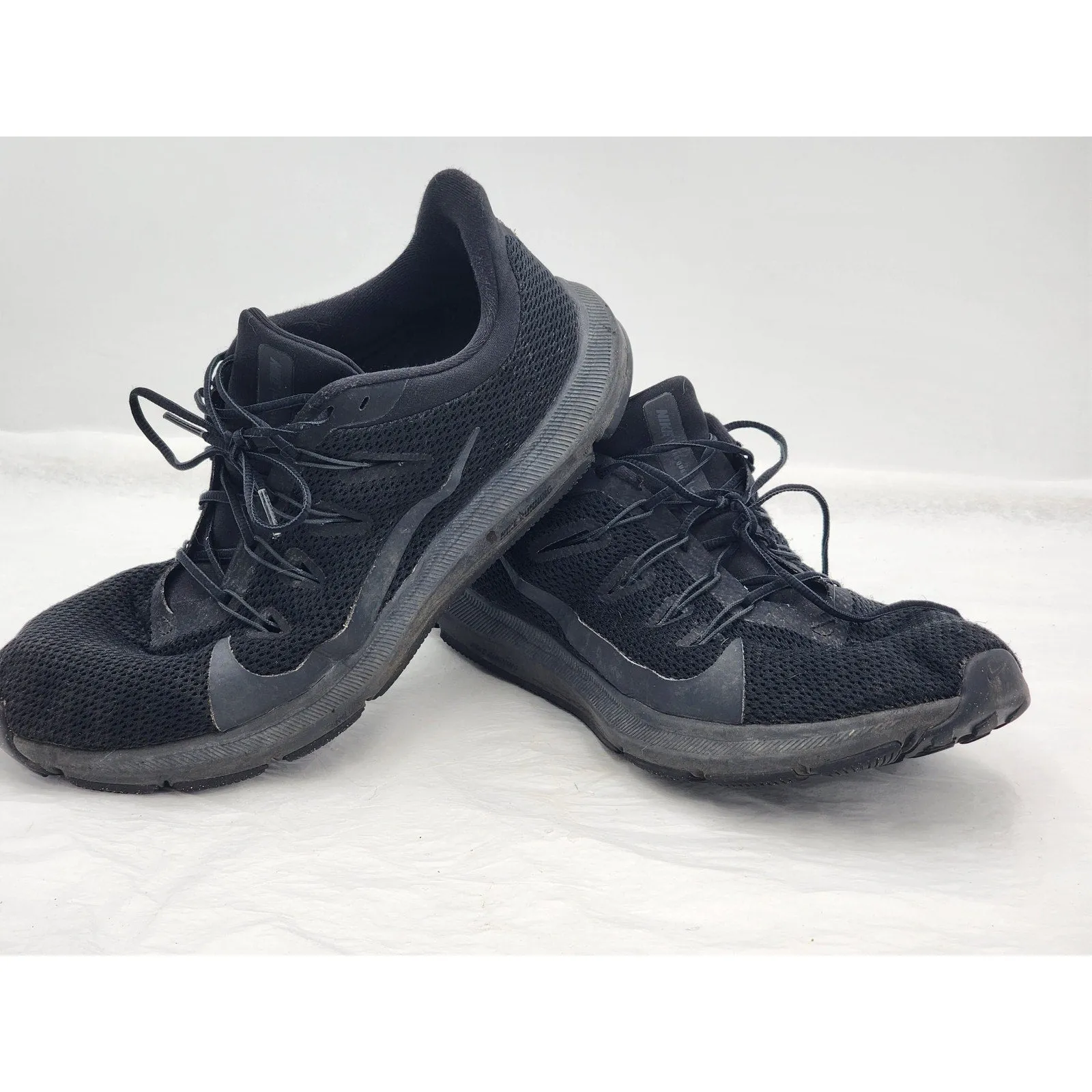 Nike Quest Running Shoes Mens 11 Lightweight Athletic Sneakers Breathable Mesh