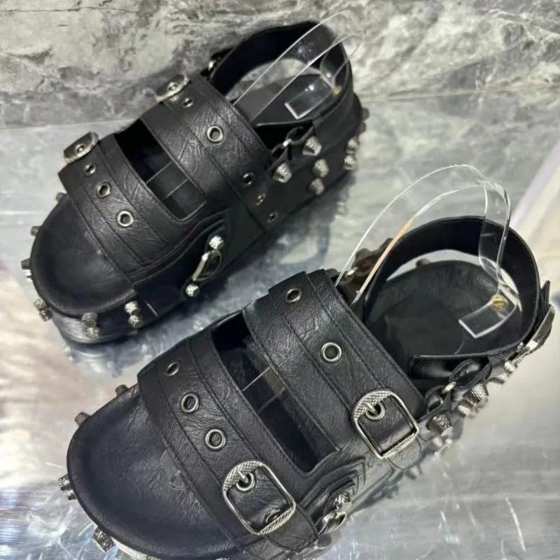 Rivet Fashion Sandals with Medium Platform Heel for Men and Women